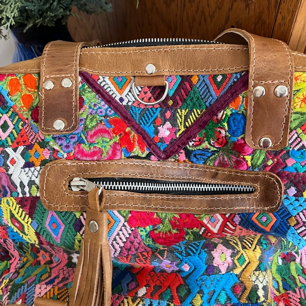 Colorful Patterned Embroidered Hand Bag - Picture 4 of 5
